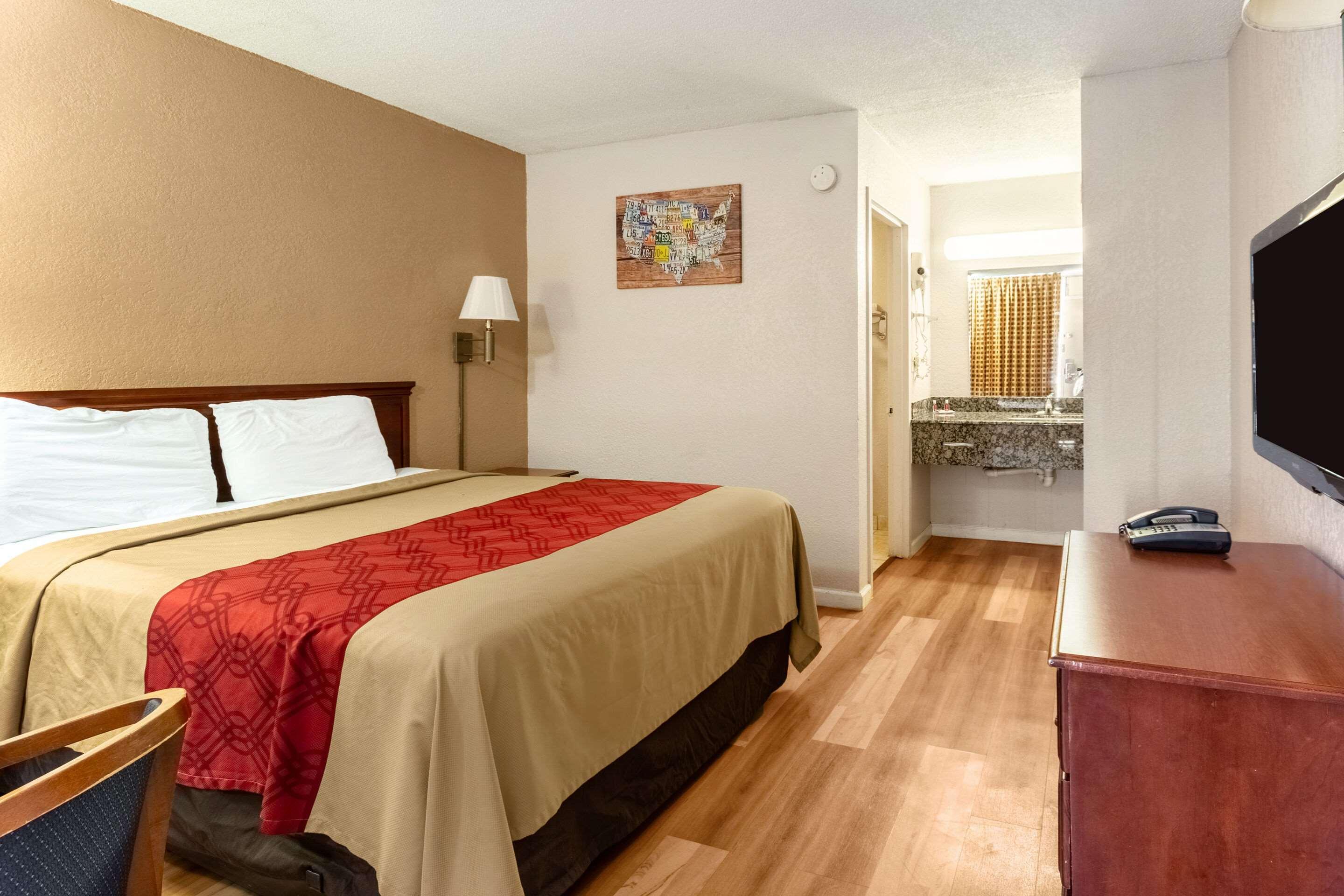 Econo Lodge Inn & Suites Near Bricktown Oklahoma City Exteriör bild
