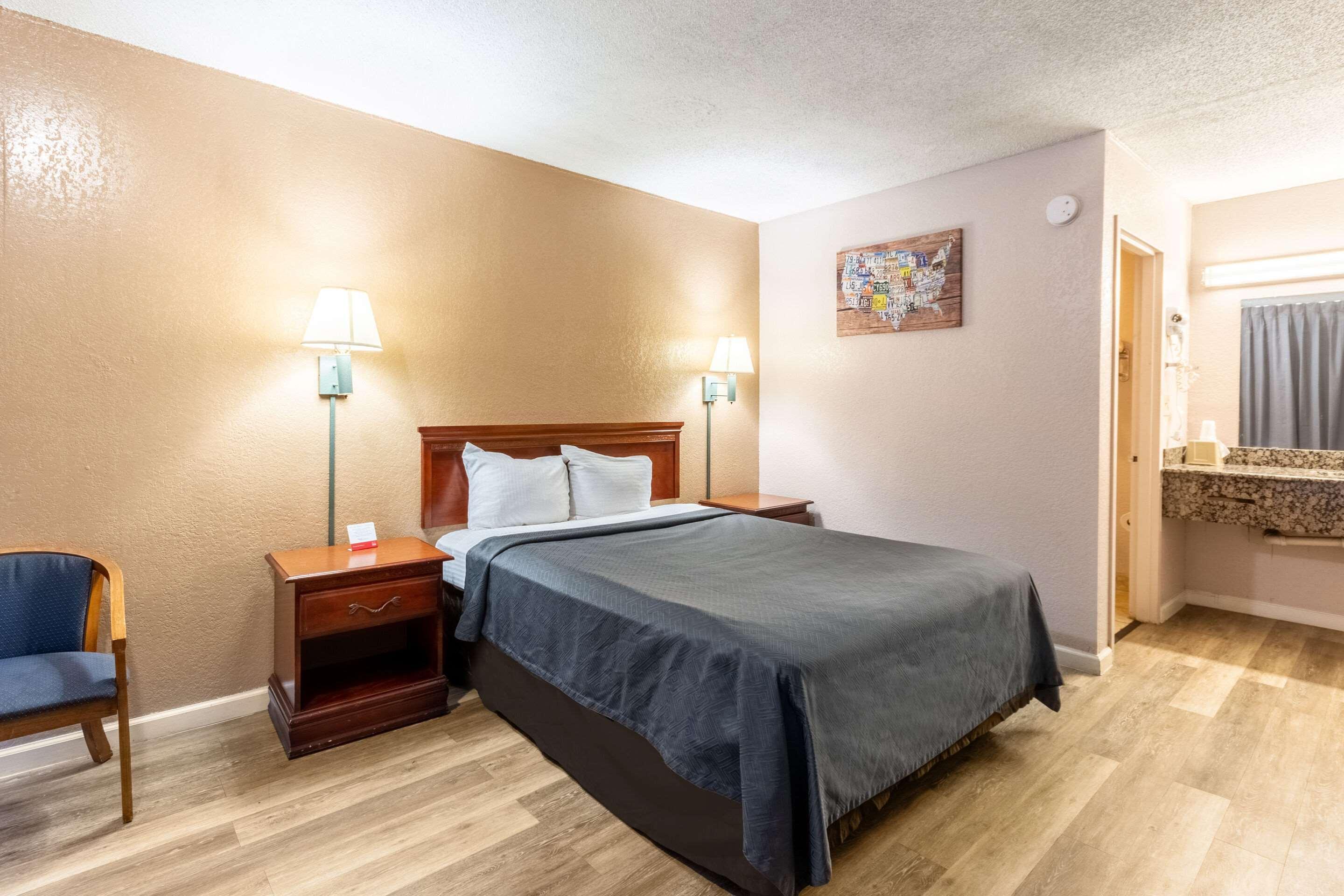 Econo Lodge Inn & Suites Near Bricktown Oklahoma City Exteriör bild