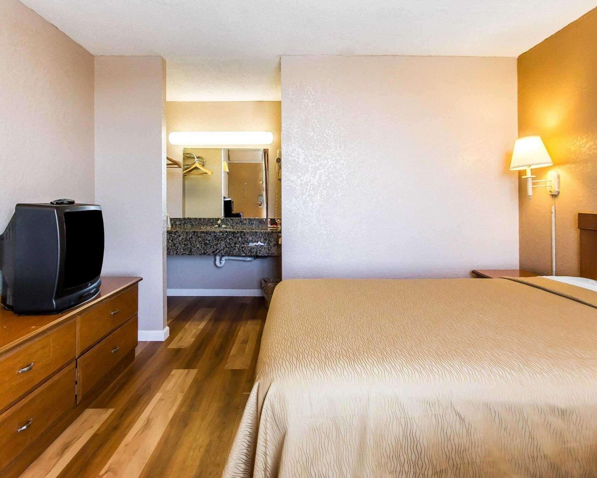 Econo Lodge Inn & Suites Near Bricktown Oklahoma City Exteriör bild