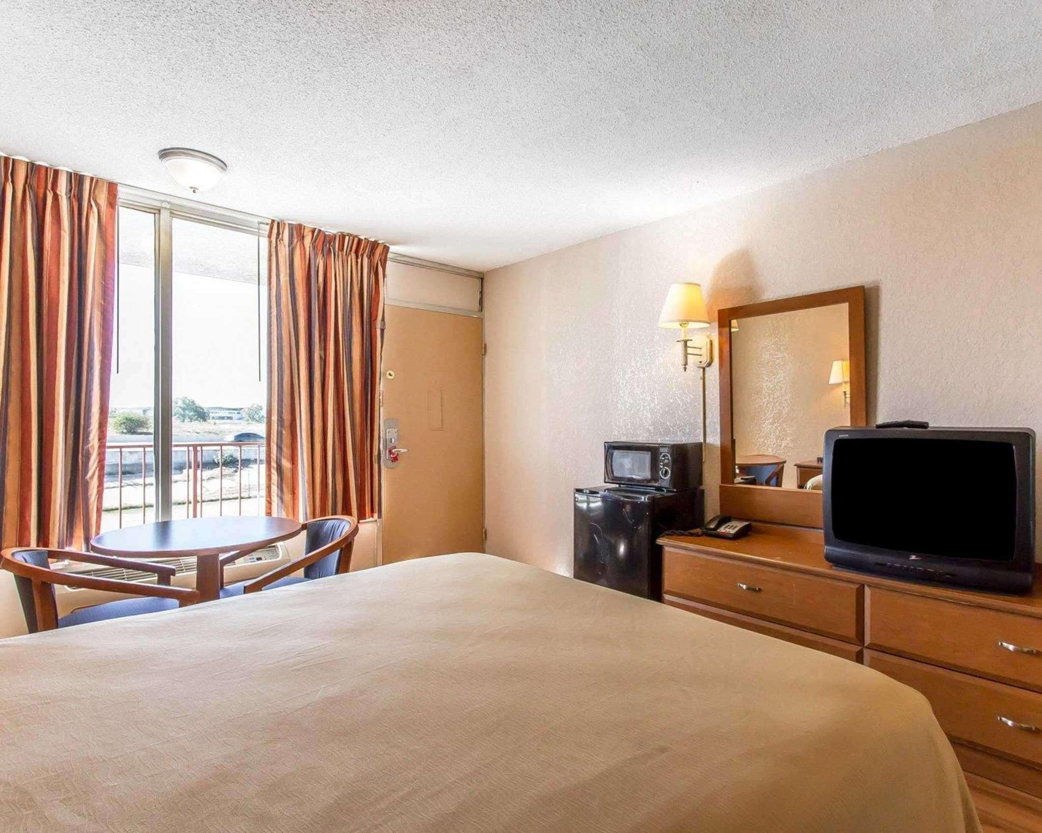 Econo Lodge Inn & Suites Near Bricktown Oklahoma City Exteriör bild