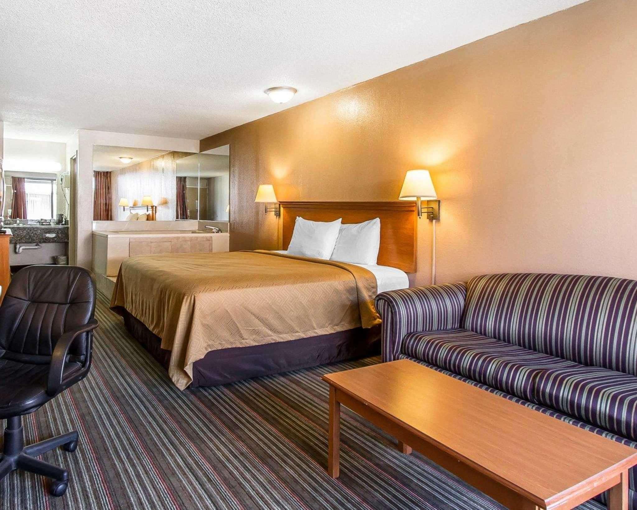 Econo Lodge Inn & Suites Near Bricktown Oklahoma City Exteriör bild