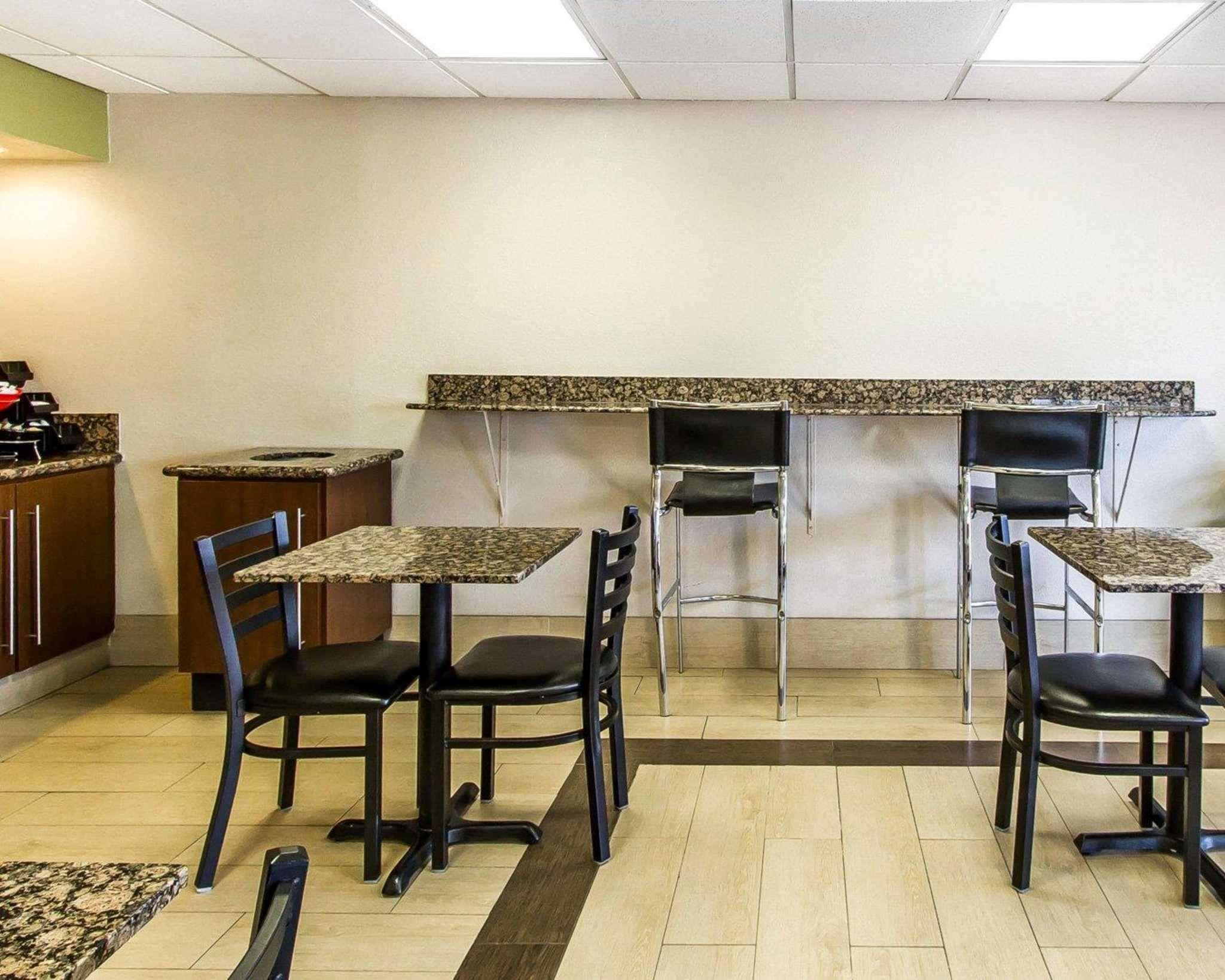 Econo Lodge Inn & Suites Near Bricktown Oklahoma City Exteriör bild