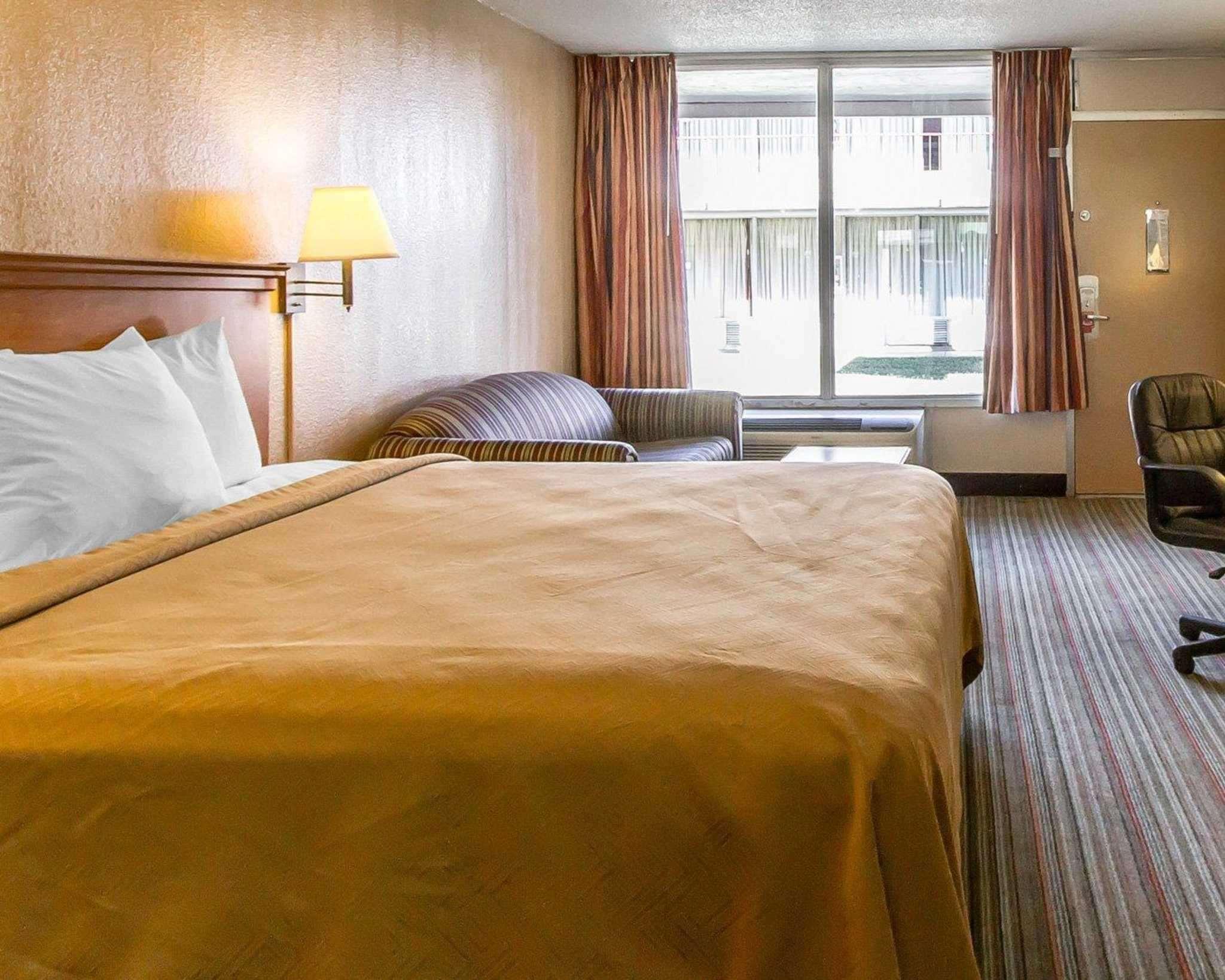 Econo Lodge Inn & Suites Near Bricktown Oklahoma City Exteriör bild