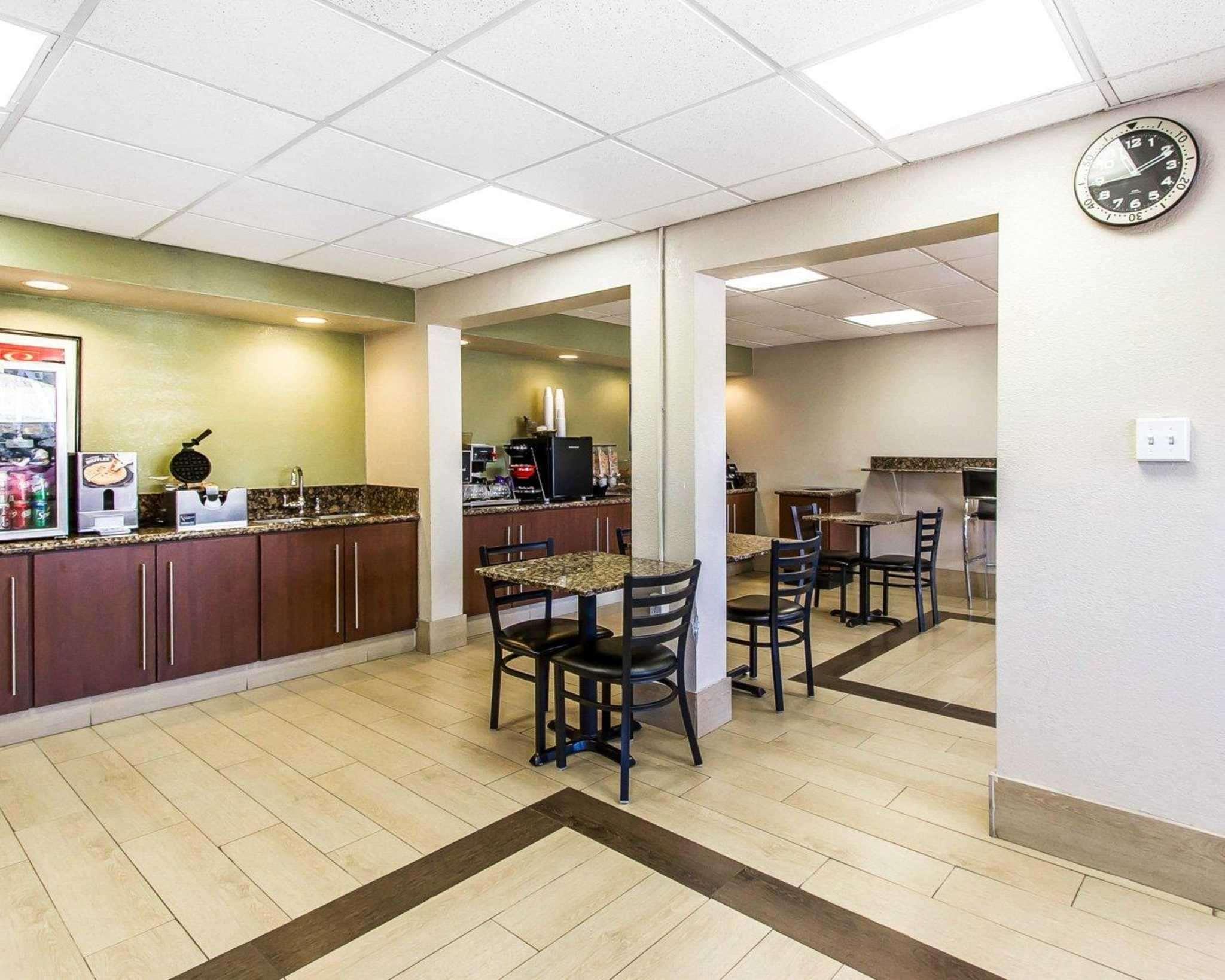 Econo Lodge Inn & Suites Near Bricktown Oklahoma City Exteriör bild