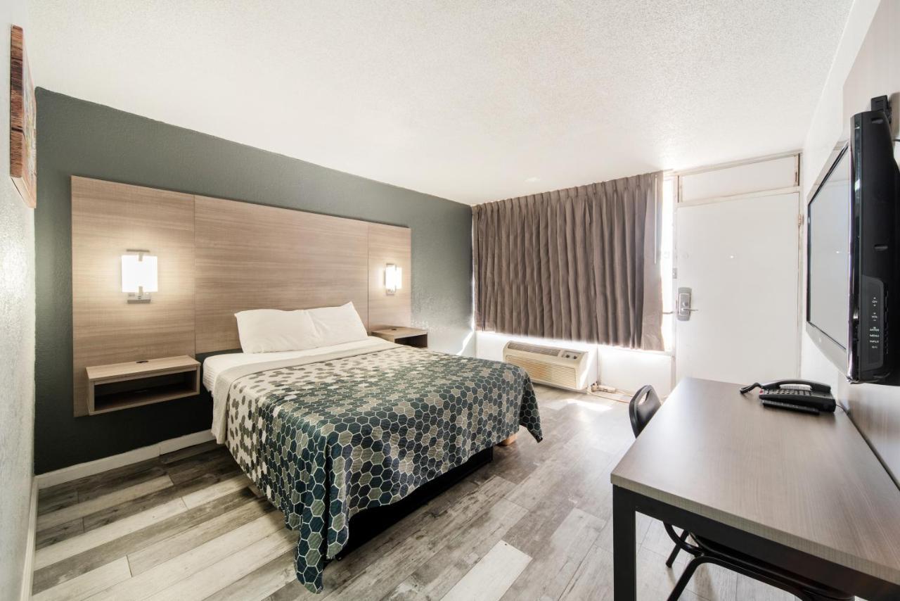 Econo Lodge Inn & Suites Near Bricktown Oklahoma City Exteriör bild