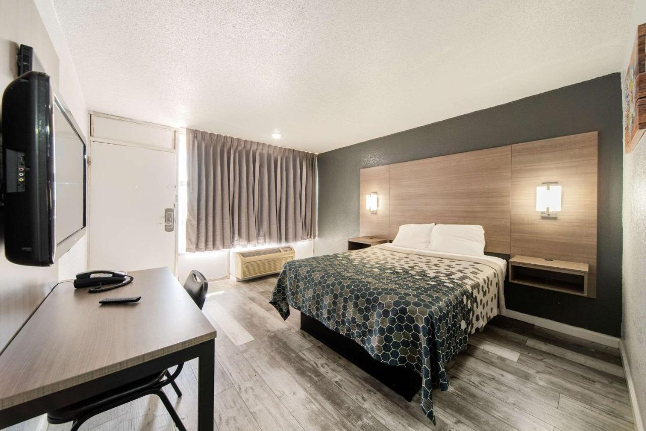 Econo Lodge Inn & Suites Near Bricktown Oklahoma City Exteriör bild