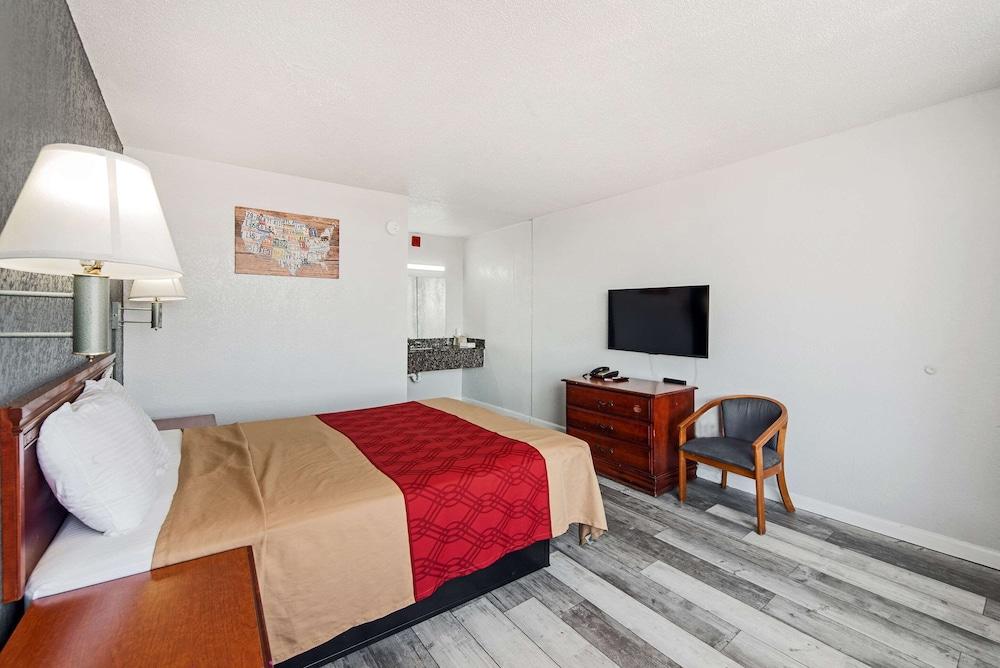 Econo Lodge Inn & Suites Near Bricktown Oklahoma City Exteriör bild